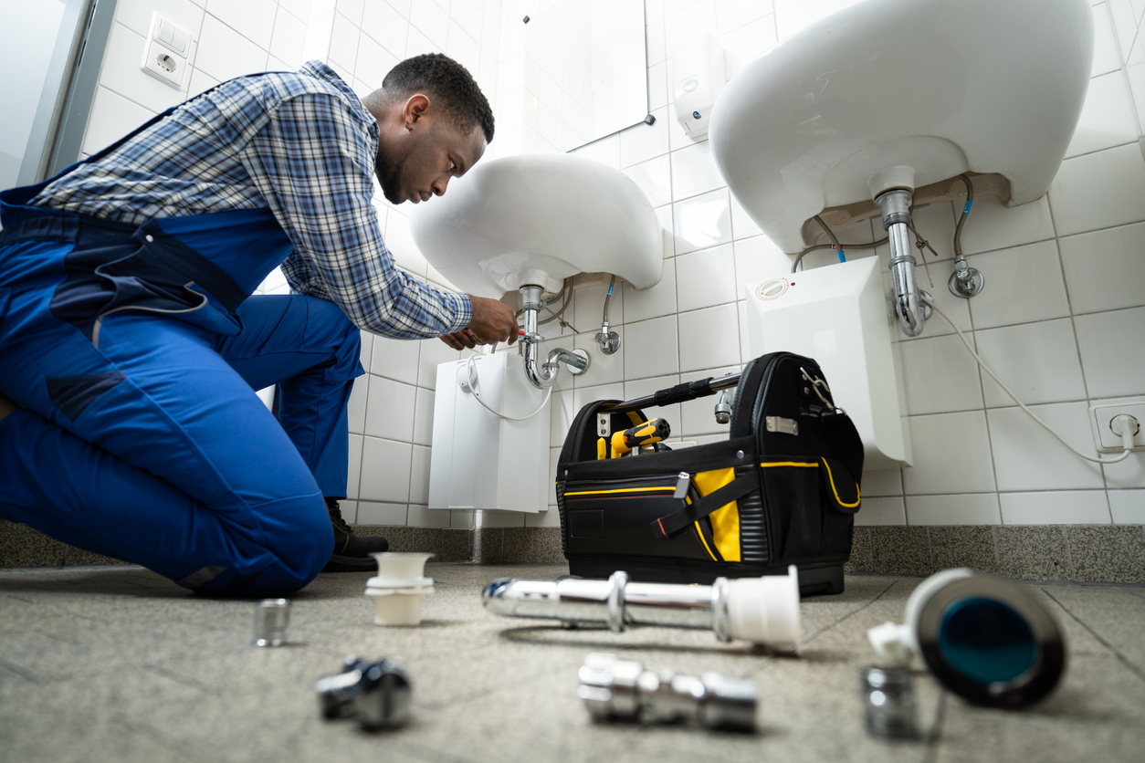 Sanitärtechniker im Einsatz
